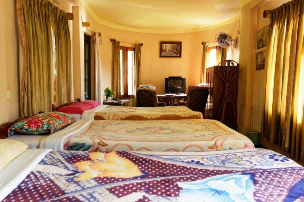 Castle Hotel Покхара Экстерьер фото